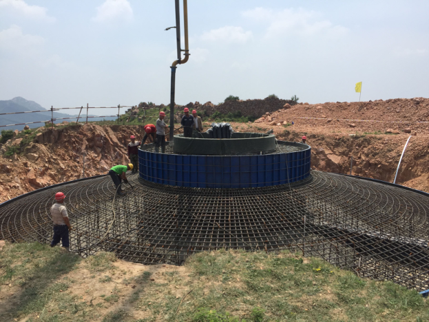 禹州黄土岭风电场第一台风机基础开始浇筑